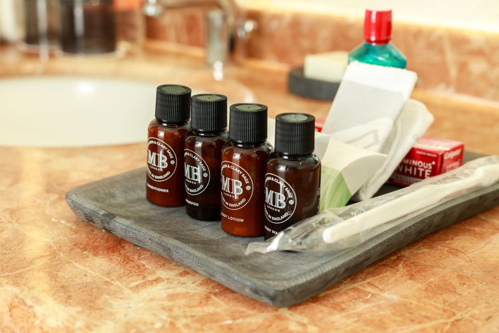 Camino Real Veracruz Buitenkant foto A selection of MB toiletries
