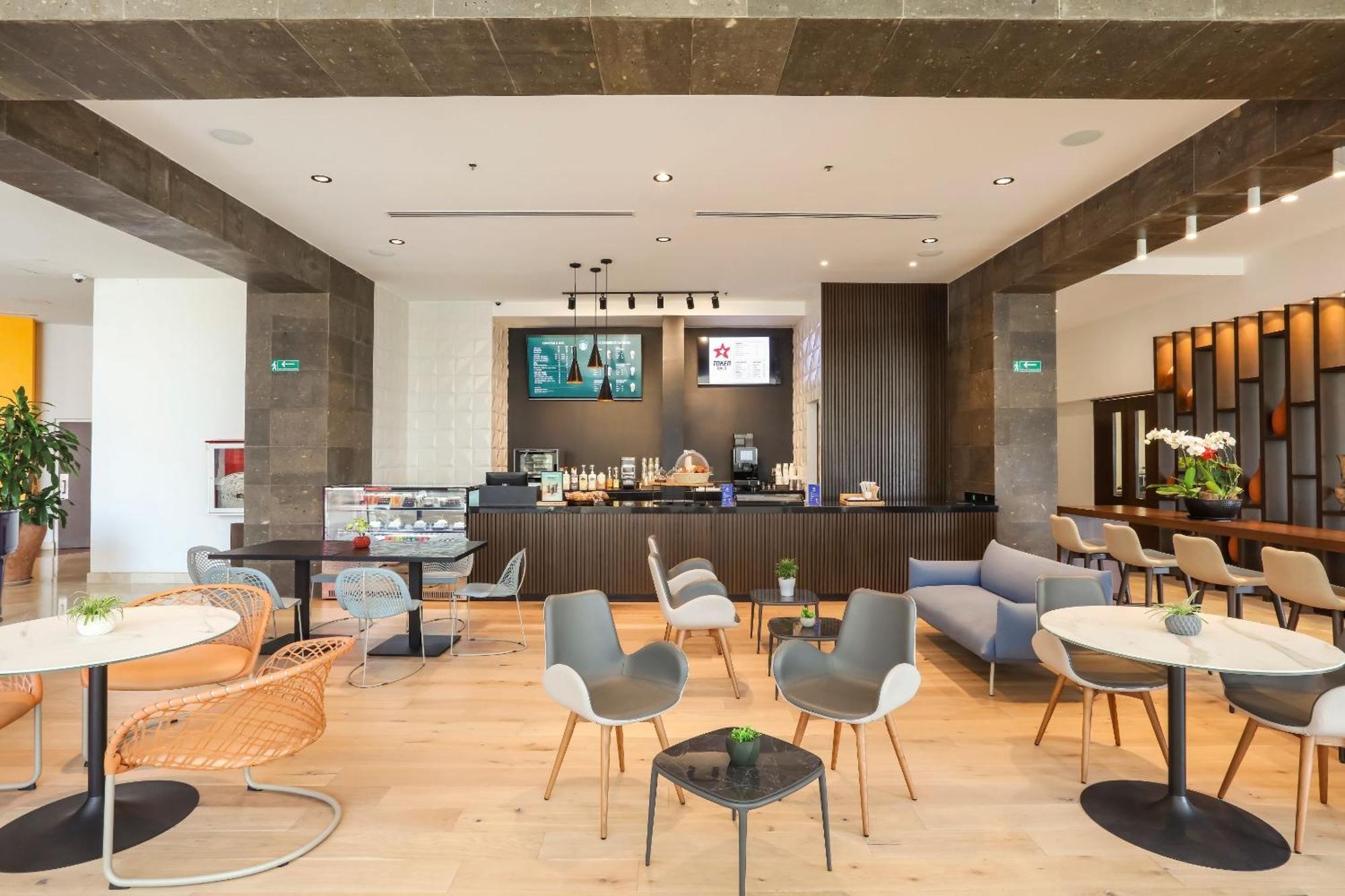 Camino Real Veracruz Buitenkant foto The lounge at Changi Airport