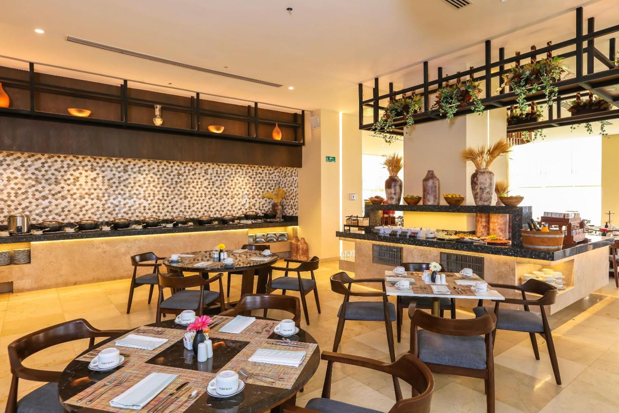 Camino Real Veracruz Buitenkant foto The restaurant at the hotel
