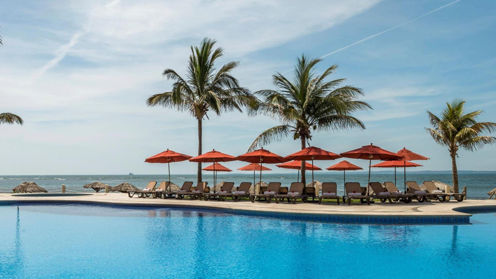 Camino Real Veracruz Buitenkant foto The pool at the Sheraton Nha Trang Hotel & Spa Resort